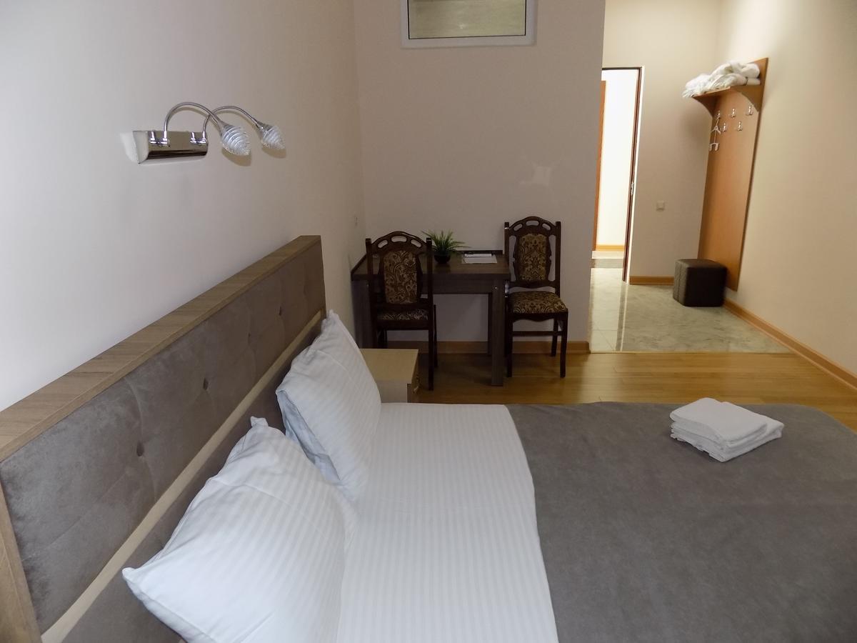 Hotel Mars Zugdidi Exterior photo